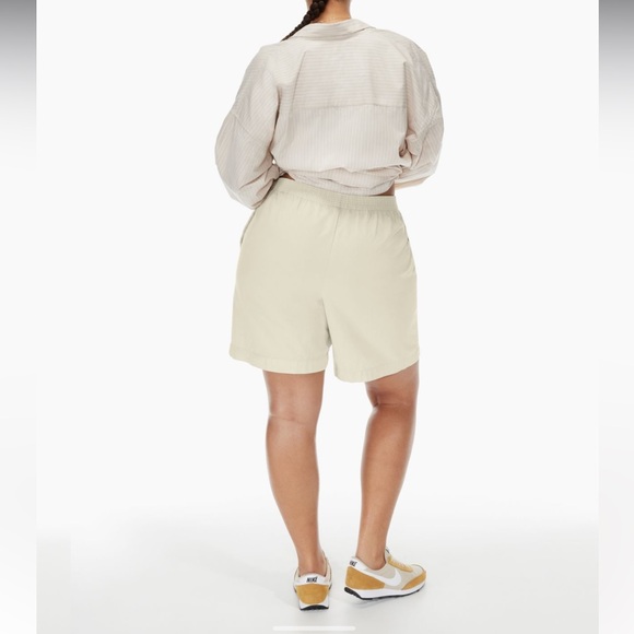 Aritzia 7” Short, M - Picture 2 of 5